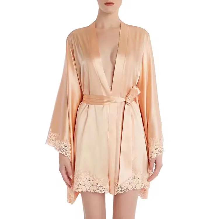 روب نوم فخم ب الدانتيل  Luxurious lace nightgown